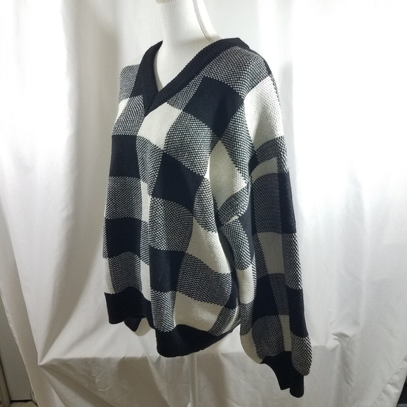 Listicle Black and White Sweater L Nwt - Picture 5 of 12